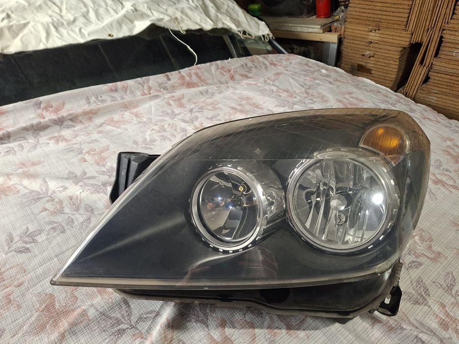 Opel astra h фарове  КОМПЛЕКТ GM Hella