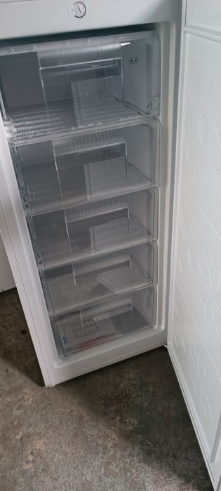 Продам морозильник
