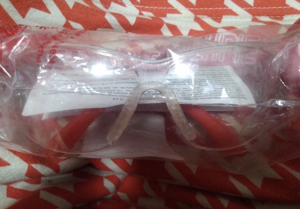 Очки защитные новые