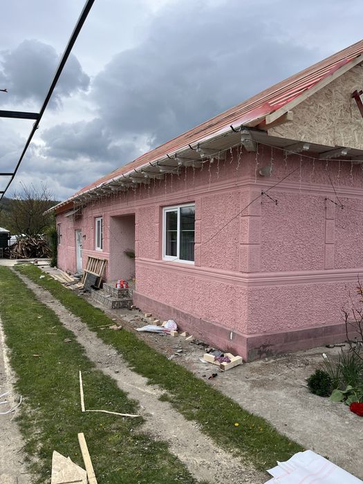 Executam acoperisuri si mici reparati