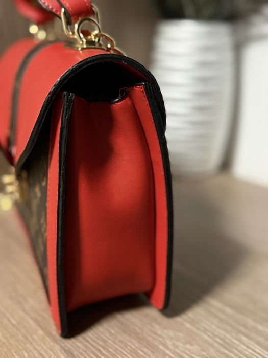 Geanta rosie cu maro