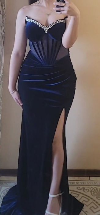 Бална рокля тъмно синя