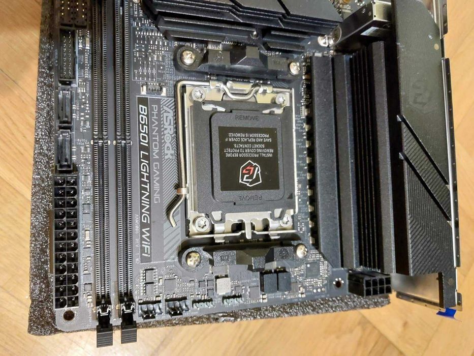 AMD Ryzen 5 9600X + AsRock B650I Lightning Wi-Fi  (НОВИ)