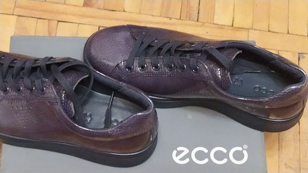 Продам кроссовки ЕССО новые 41 размер в упаковке