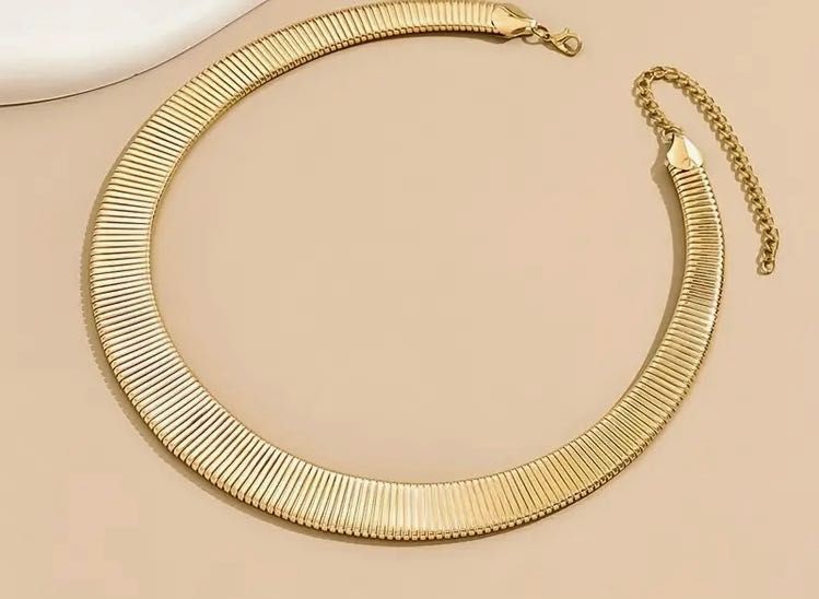 Елегантно колие златисто