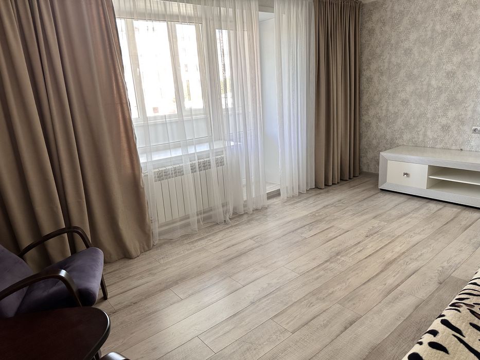 Срочно продам каартиру.  2 этаж