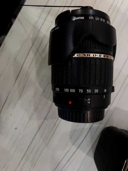 Canon фотоапарат 650D с обектив Tamron 18-200