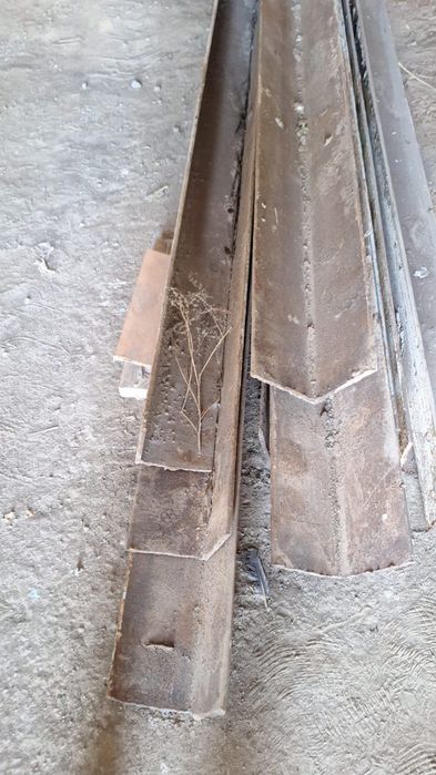 Продам уголок в городе