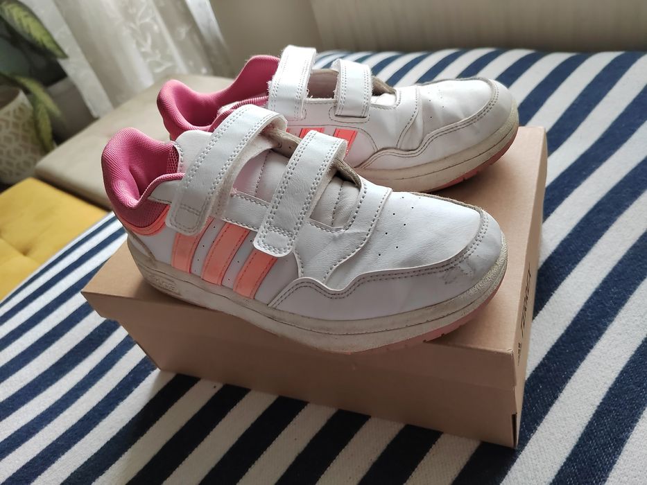 Нови маратонки Adidas 34