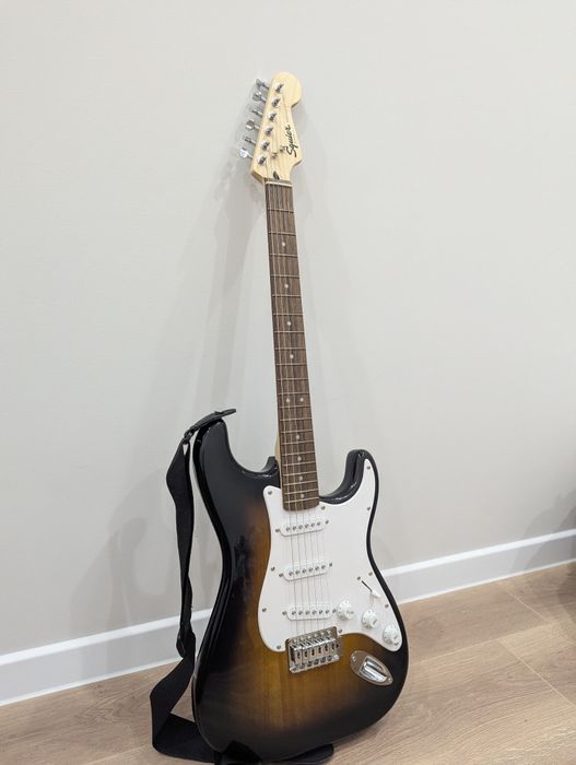 Электрогитара Fender Squier