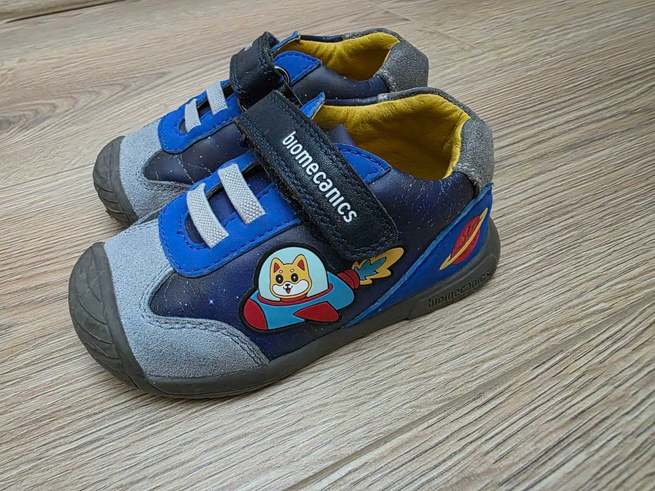 Маратонки biomecanics