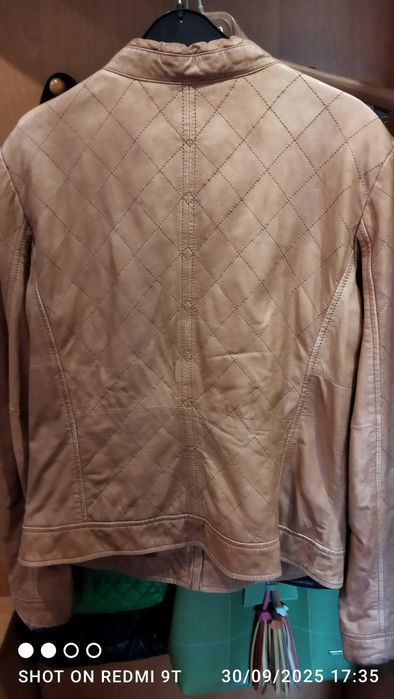 Продавам дамско кожено яке-естествена кожа,размер л.