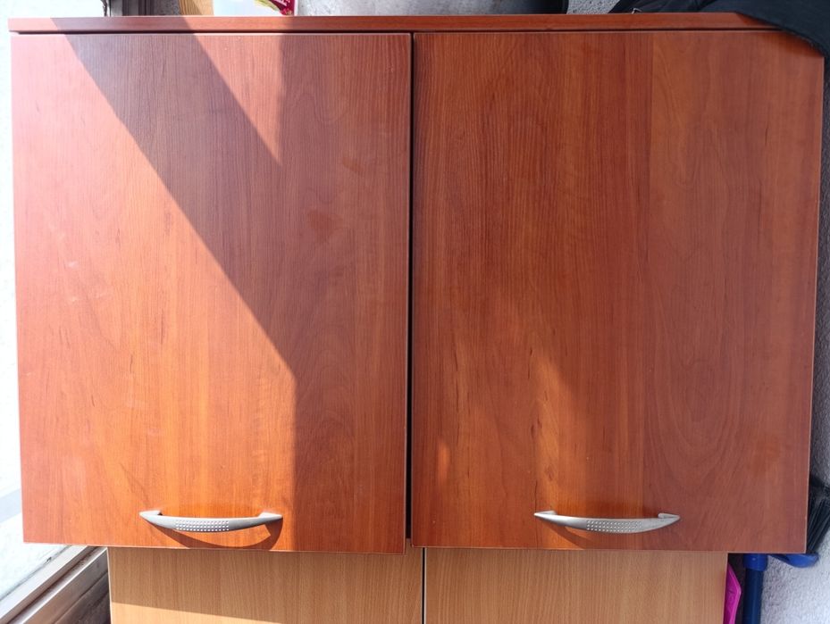 Продам навесные шкафы б/у