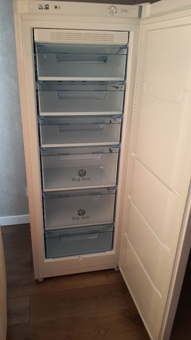 Морозильник вертикальный