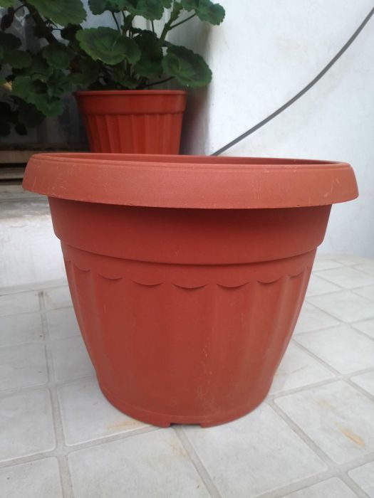 Пластмасови саксии