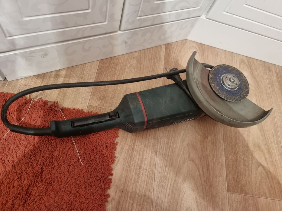 Болгарка продам.