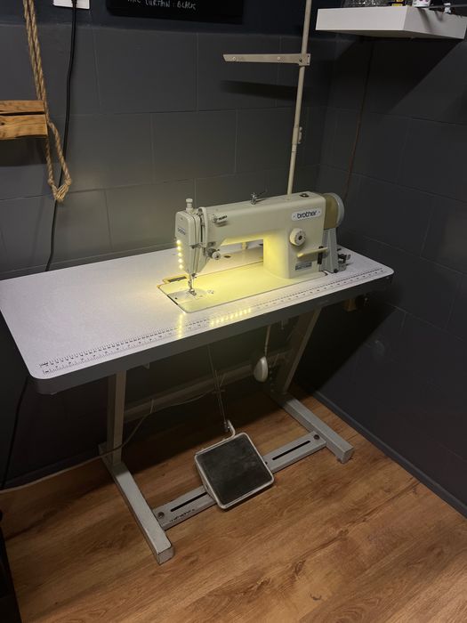 Masina de cusut liniara Brother
