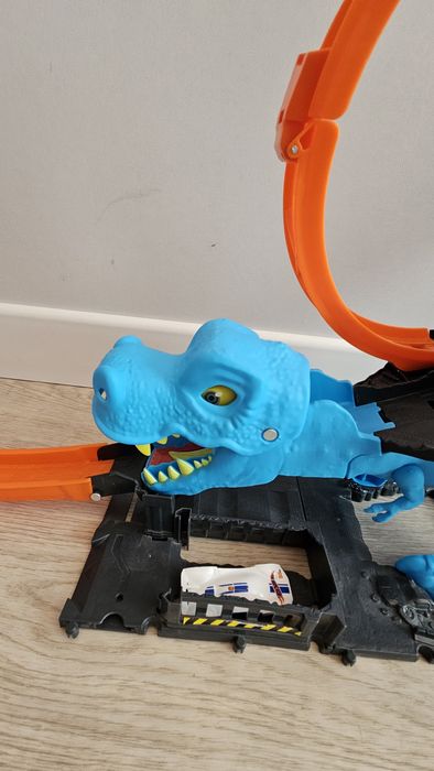 Хотвилс рельсы тиранозавр