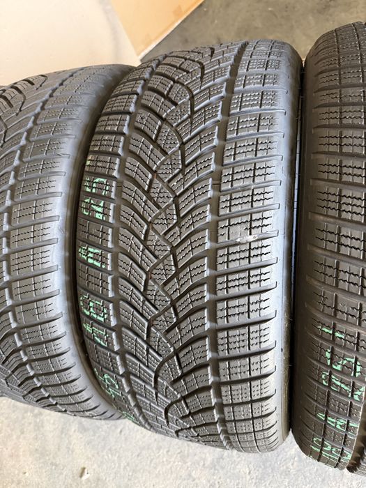 4 anvelope iarna 245/45/18 , 100 V , XL , GoodYear , 6-7 mm !