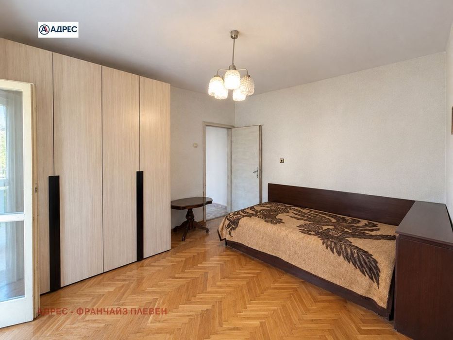 Продава се Двустаен апартамент в Враца, Център - 64 кв.м за 1719 €/кв.м - Снимка #2