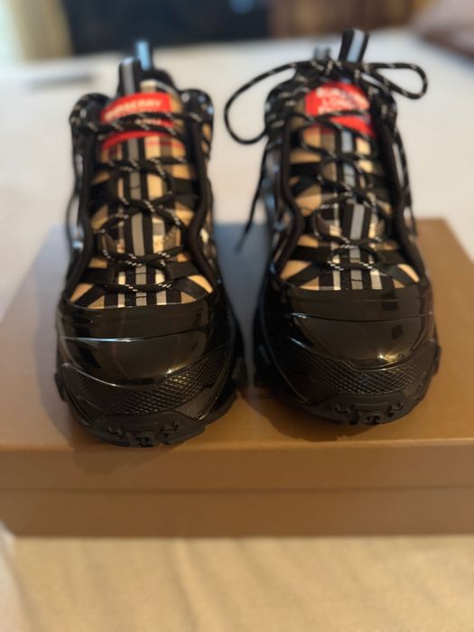 Burberry - Налични