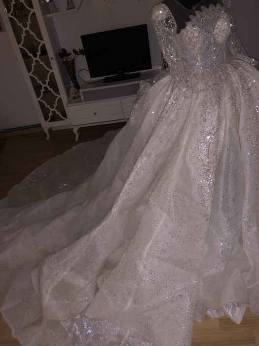 Vând rochie de mireasă