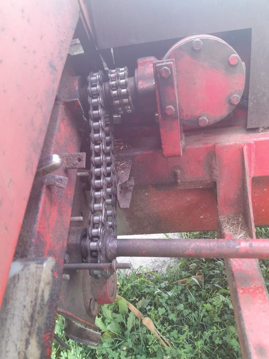 Vând  culegător  porumb