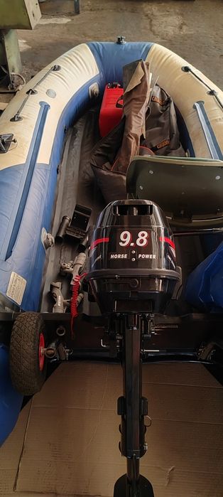 Продам лодку с мотором