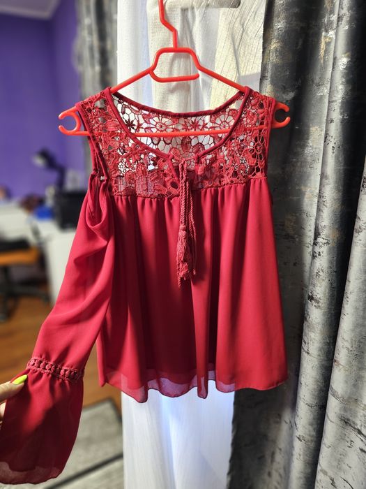 Camasa rosie cu umerii goi