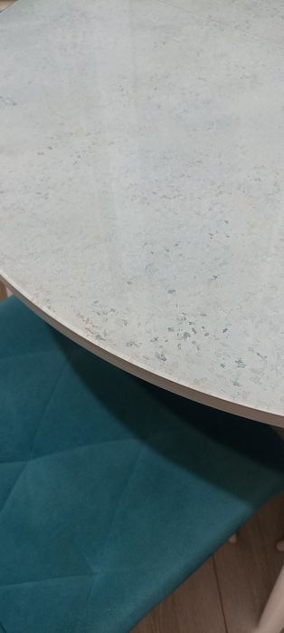 Продам кухонный стол и стулья