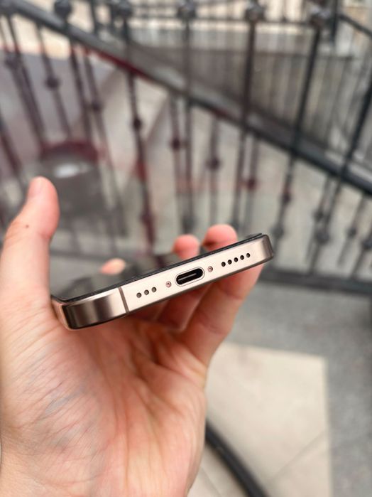 Iphone 17 pro  батарея 97%