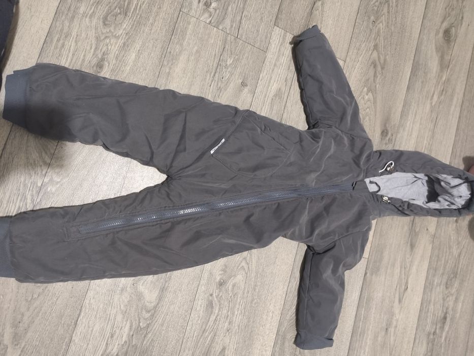 Продам демисезонный комбинезон
