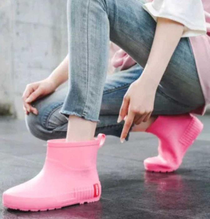 Розови гумени ботушки