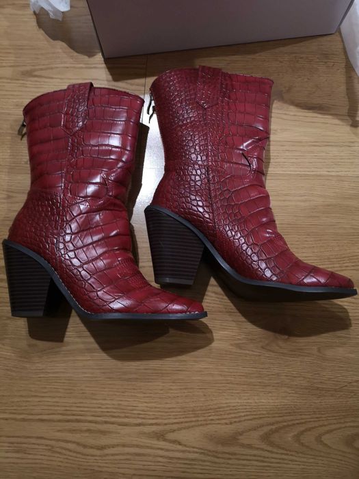 Нови ботуши н. 40