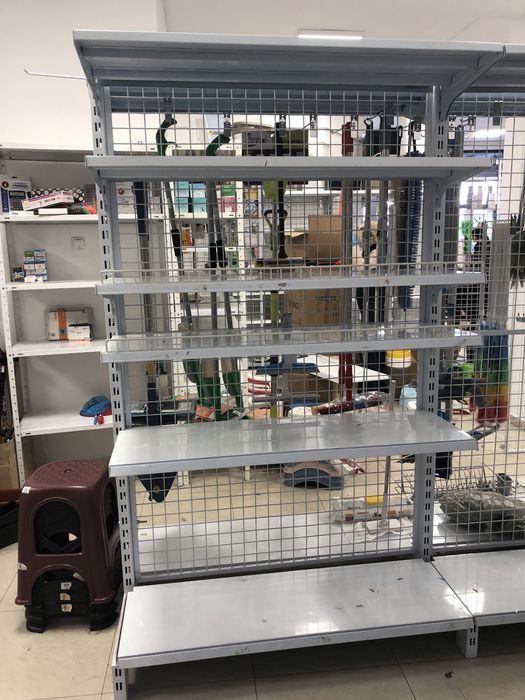 Метални стелажи бели