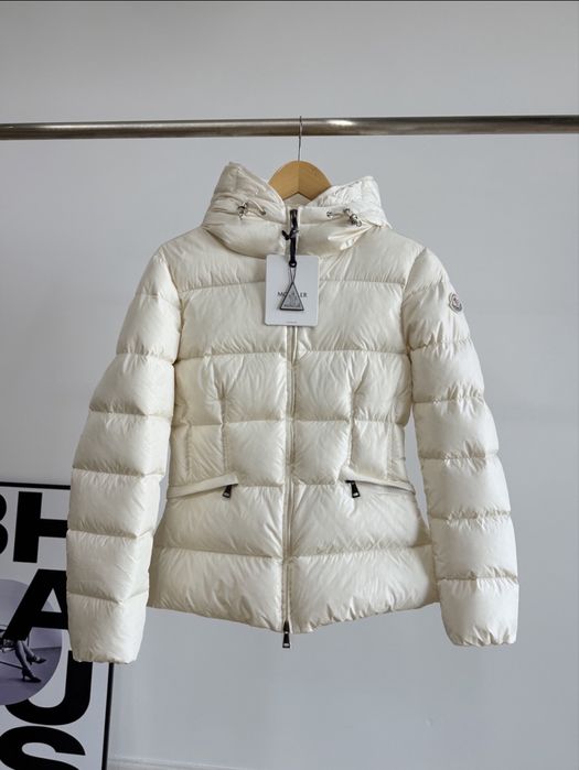 Дамски якета Moncler
