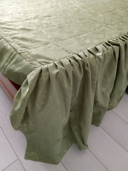 Продам покрывало с наволочками