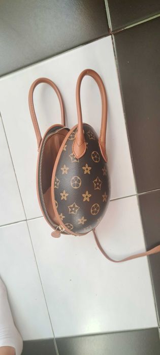 Дамска чанта под формата на яйце като нова