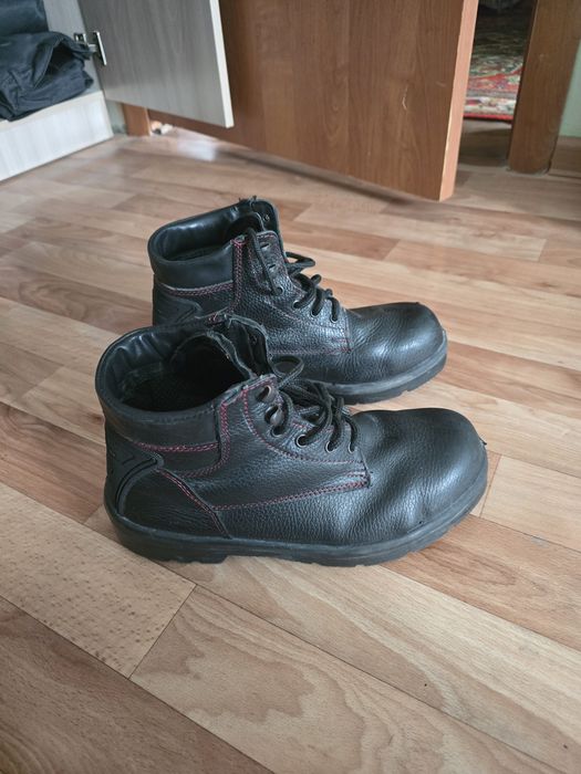 Продам рабочие сапоги ботинки