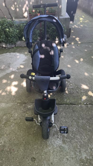Cărucior tip tricicleta