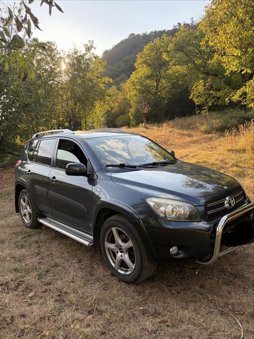 Toyota Rav 4.