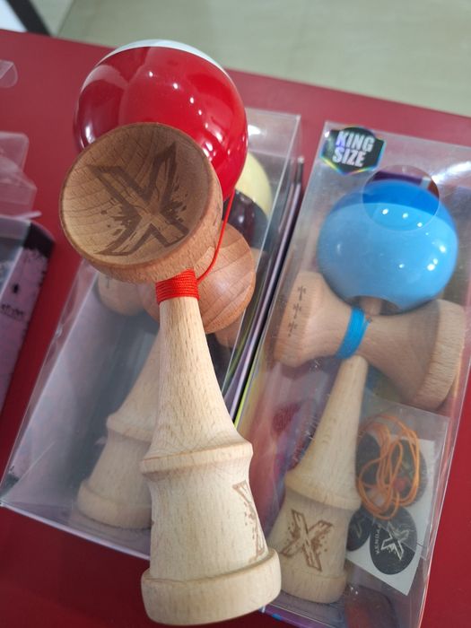 Vând lot kendama