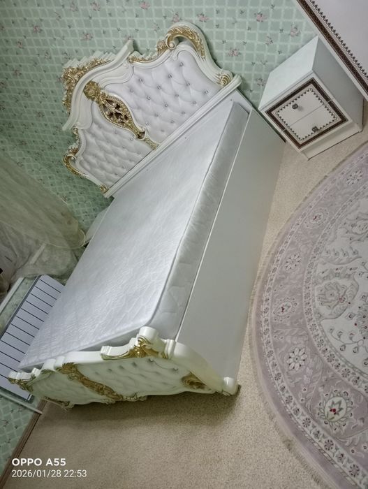 В продаже спальный гарнитур