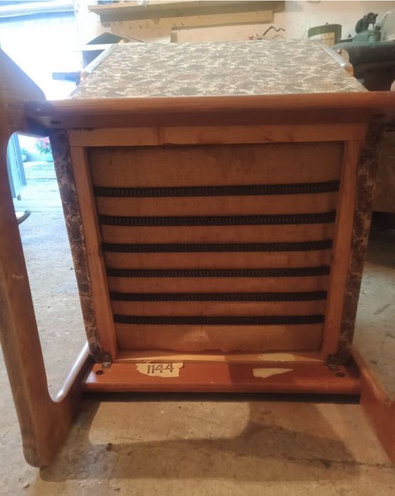 Продам два винтажных кресла.