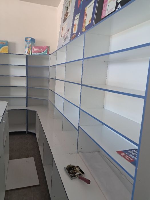 Витрина для Аптеки или Магазин состояние хорошее