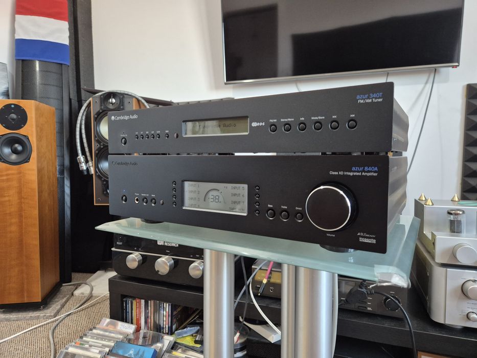 Cambridge Audio Azur 840A V2 amplificator și Azur 340T tuner