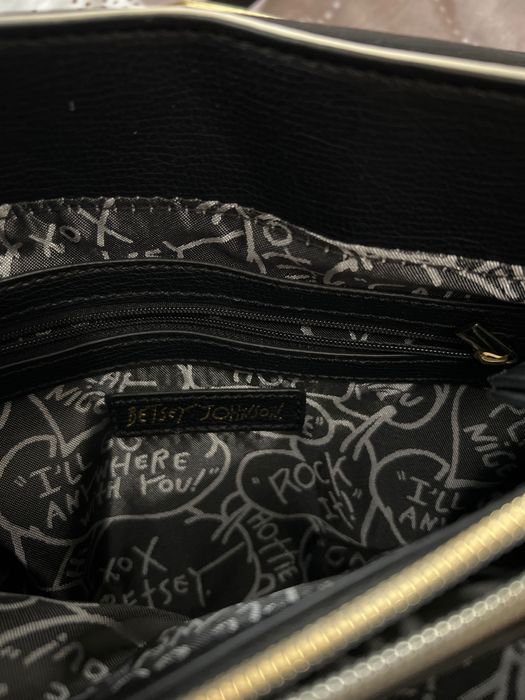 Сумка Betsey Johnson оригинал из США черно-белая с сердцем и платком