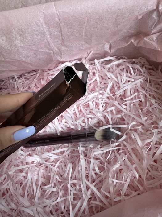 Ambient Soft Glow Foundation Brush/Pensula pentru fond de ten, Hourglass