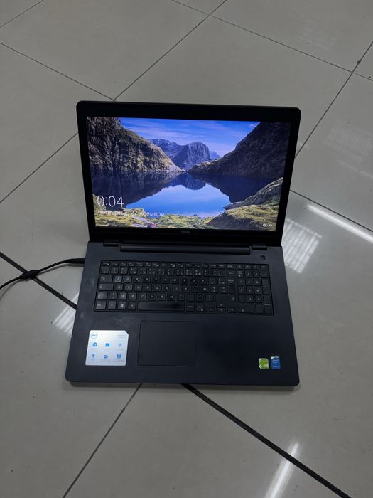 Лаптоп DELL Inspiron 17 5749 i7