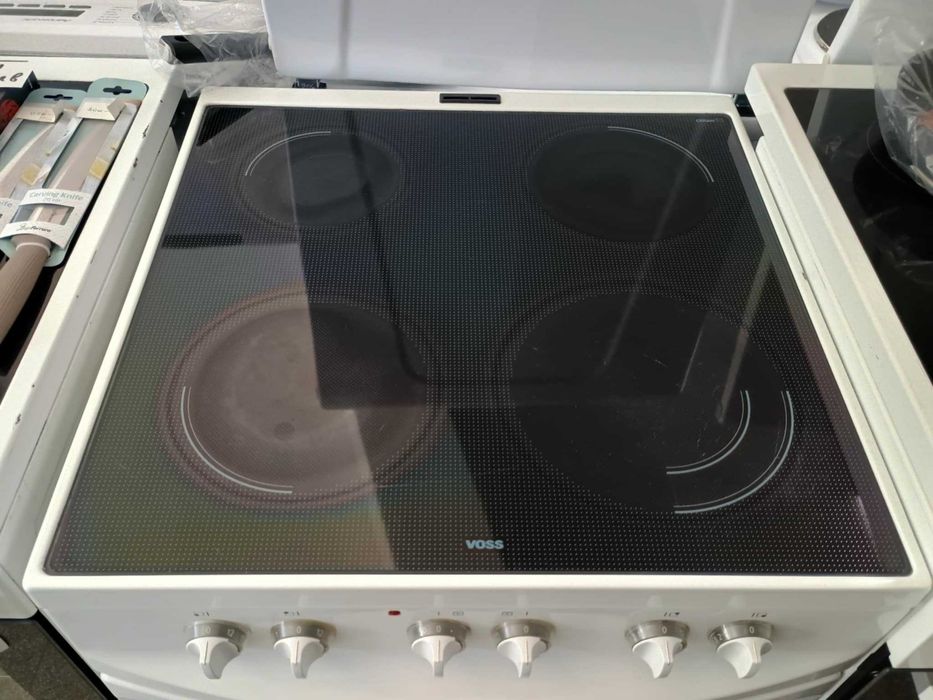 Готварска печка с керамичен плот Voss Elecrtolux 60 см